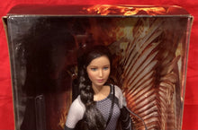 Load image into Gallery viewer, KATNISS - HUNGER GAMES CATCHING FIRE DOLL - BARBIE COLLECTOR - NEW IN BOX
