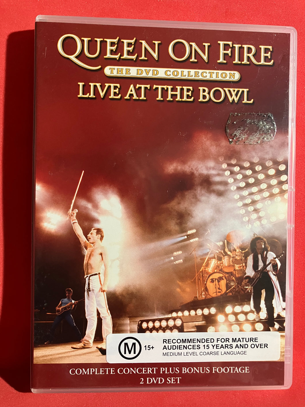 QUEEN - ON FIRE - LIVE AT THE BOWL 2 DISCS - DVD  (SECOND HAND)
