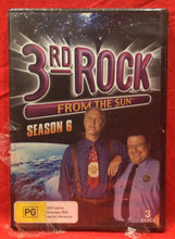 Load image into Gallery viewer, 3RD ROCK FROM THE SUN - SEASON 6 - 3 DISCS  - DVD (NEW / SEALED)
