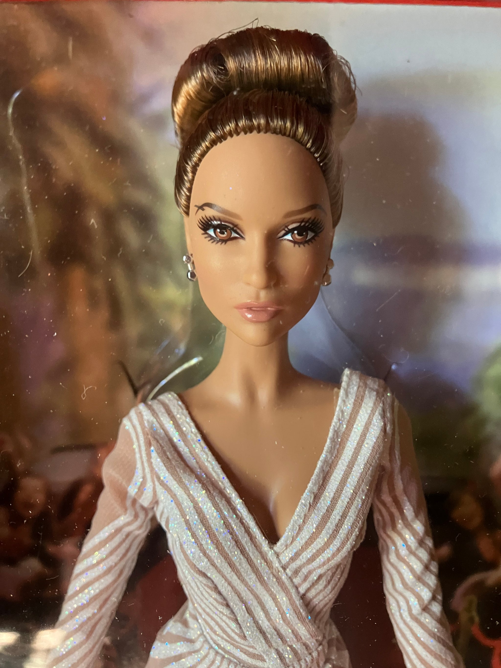 JENNIFER LOPEZ - JLO - RED CARPET BARBIE DOLL (NEW) – Dixon