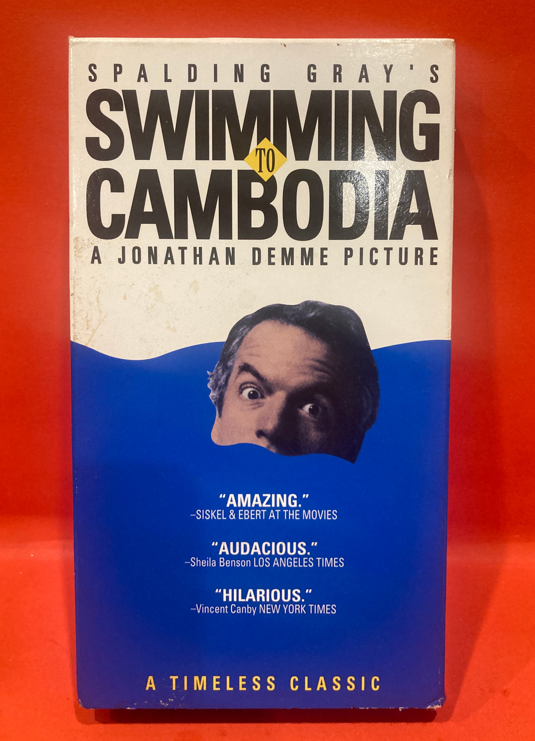SPALDING GREY'S - SWIMMING TO CAMBODIA - VHS VIDEO