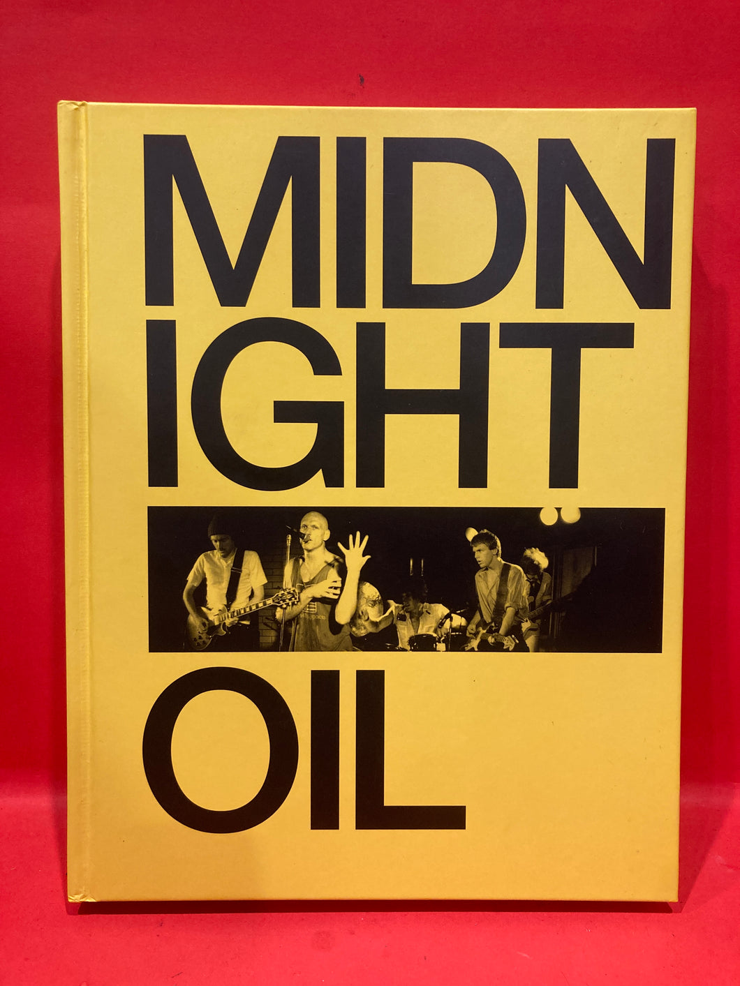 MIDNIGHT OIL : THE POWER AND THE PASSION - BY MICHAEL LAWRENCE - HARDCOVER