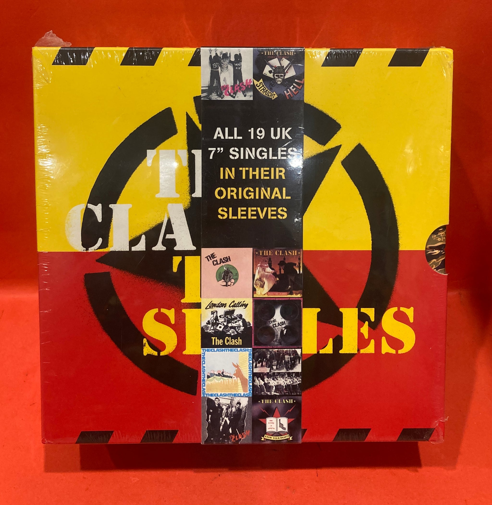 THE CLASH - THE SINGLES - 19 X 7