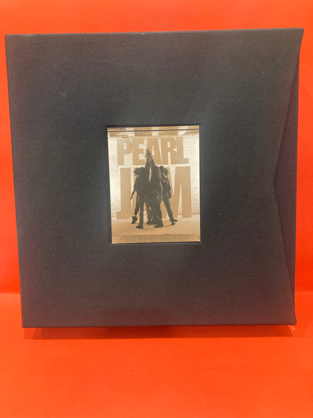 PEARL JAM - TEN 1990/ 1992 - DELUXE VINYL +CD + DVD + Cassette  BOX SET