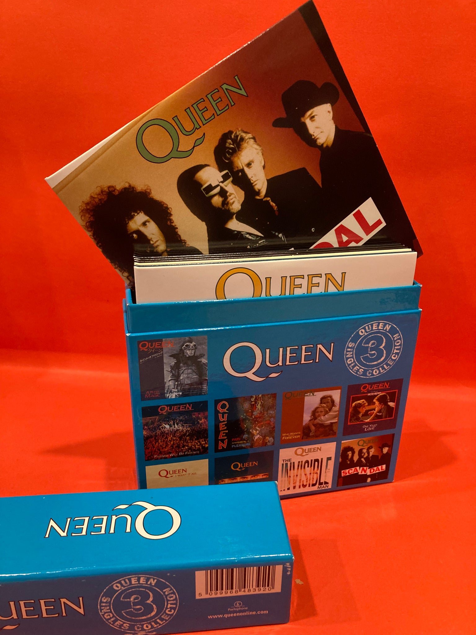 QUEEN SINGLES COLLECTION VOL. 3 - 13x CD BOX SET – Dixon Recycled QUEEN SINGLES COLLECTION VOL. 3 - 13x CD BOX SET – Dixon Recycled