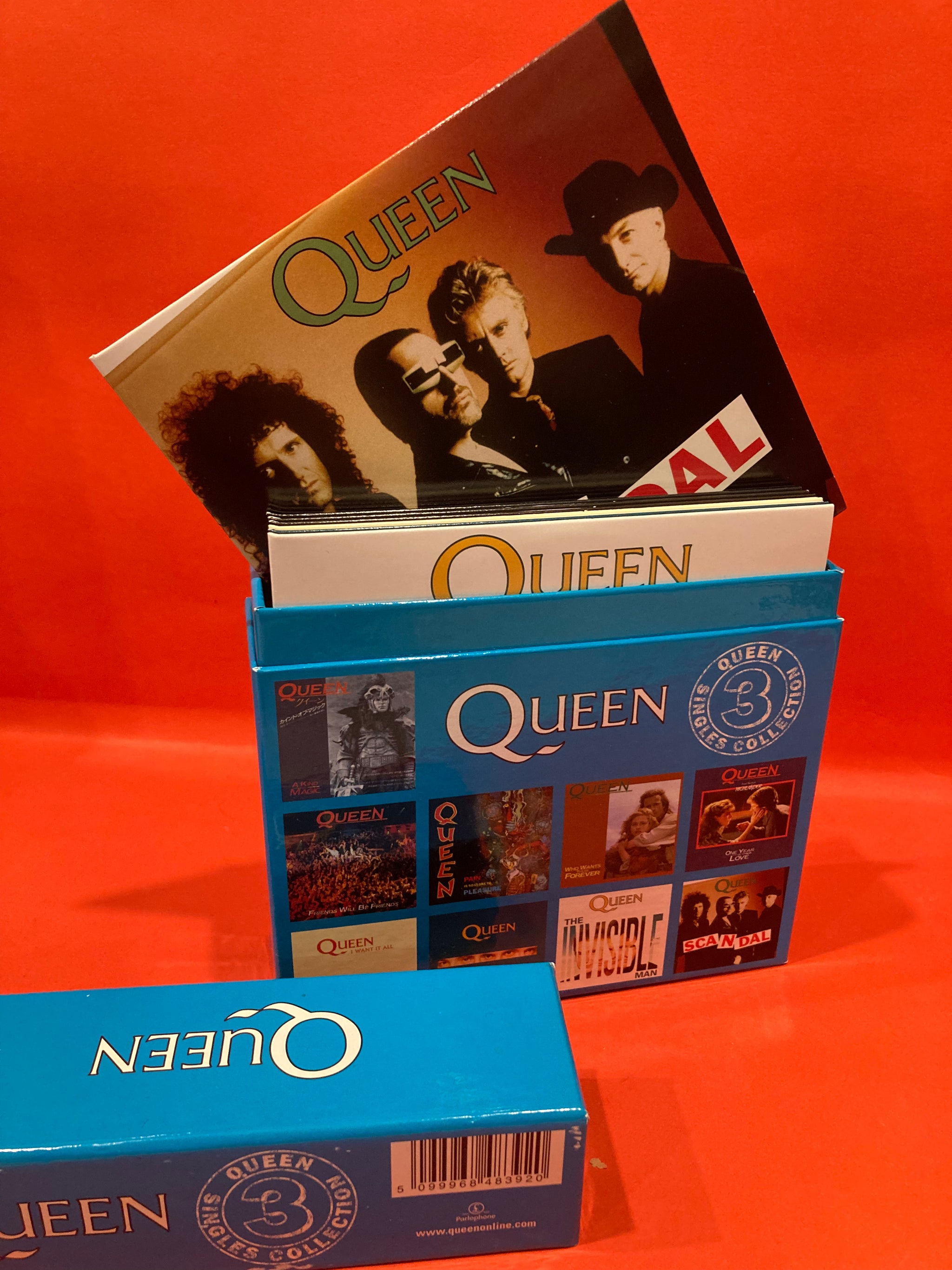 QUEEN SINGLES COLLECTION VOL. 3 - 13x CD BOX SET – Dixon Recycled QUEEN SINGLES COLLECTION VOL. 3 - 13x CD BOX SET – Dixon Recycled